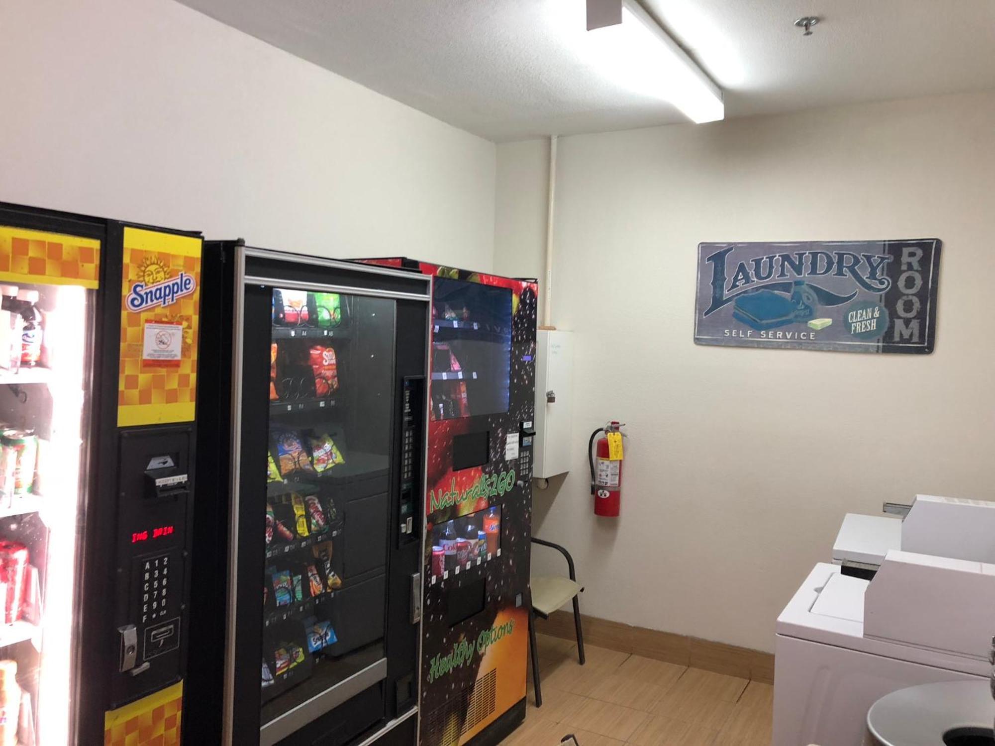 Suburban Studios By Choice Hotels - Award Winning - New 2024 - Walk To Eateries & Grocery - Ultra Sparkling - Garden Rooms - Designer Lighting & Right Off I-95 - Proudly An All American Managed Property Brunswick Exterior foto
