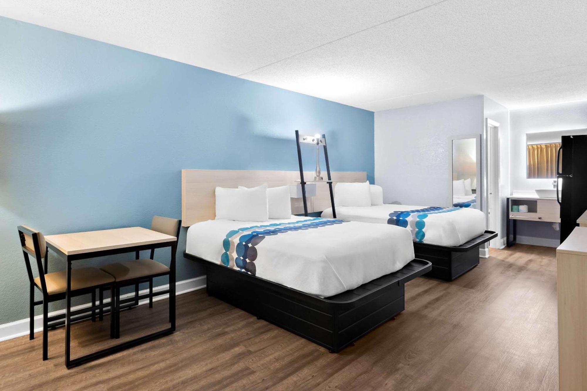 Suburban Studios By Choice Hotels - Award Winning - New 2024 - Walk To Eateries & Grocery - Ultra Sparkling - Garden Rooms - Designer Lighting & Right Off I-95 - Proudly An All American Managed Property Brunswick Exterior foto