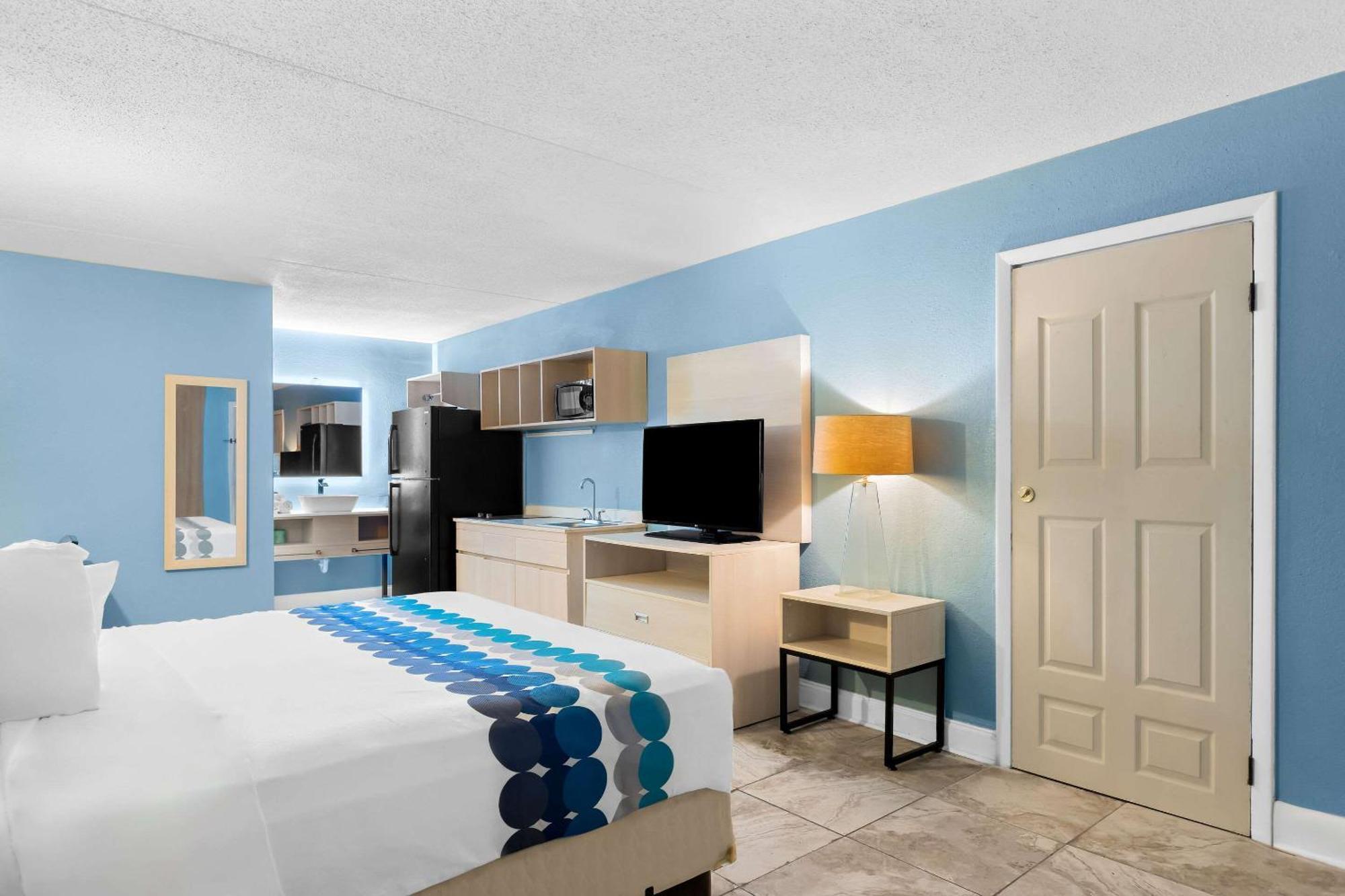 Suburban Studios By Choice Hotels - Award Winning - New 2024 - Walk To Eateries & Grocery - Ultra Sparkling - Garden Rooms - Designer Lighting & Right Off I-95 - Proudly An All American Managed Property Brunswick Exterior foto